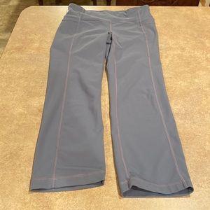 Women’s Athleta pants size medium. They are like a Capri length